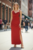 Vestido largo drapeado con abertura lateral