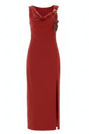 Vestido largo drapeado con abertura lateral