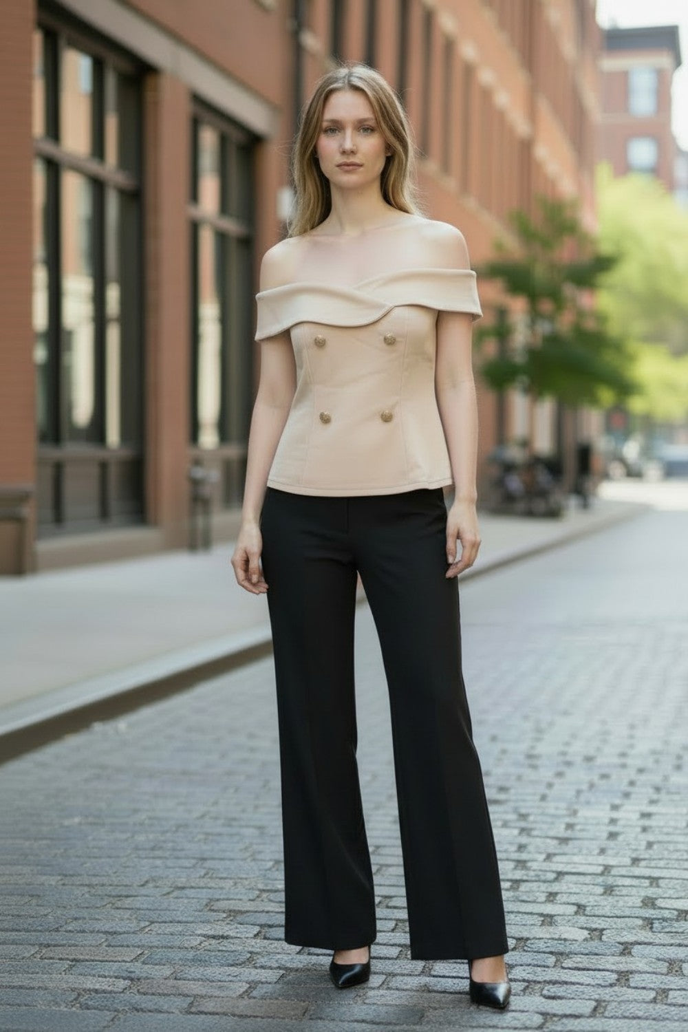Blusa off shoulder con botones decorativos