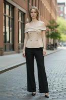 Blusa off shoulder con botones decorativos