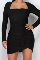 Vestido negro ajustado de manga larga con brillo