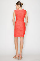 Vestido corto coral escote cuadrado con textura