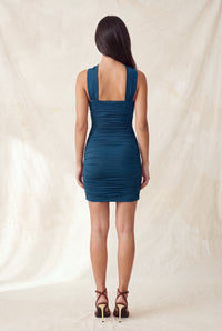 Vestido strapless drapeado con choker