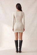 Vestido manga larga con hebilla dorada