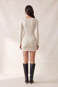Vestido manga larga con hebilla dorada