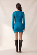 Vestido manga larga con hebilla dorada