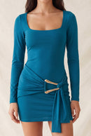 Vestido manga larga con hebilla dorada