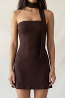 Vestido mini con bufanda al cuello