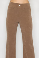Pantalón corte acampanado con textura