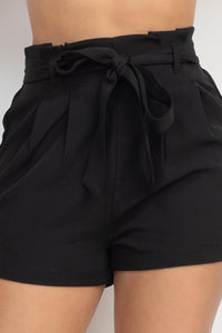 Short negro de vestir con moño en la cintura