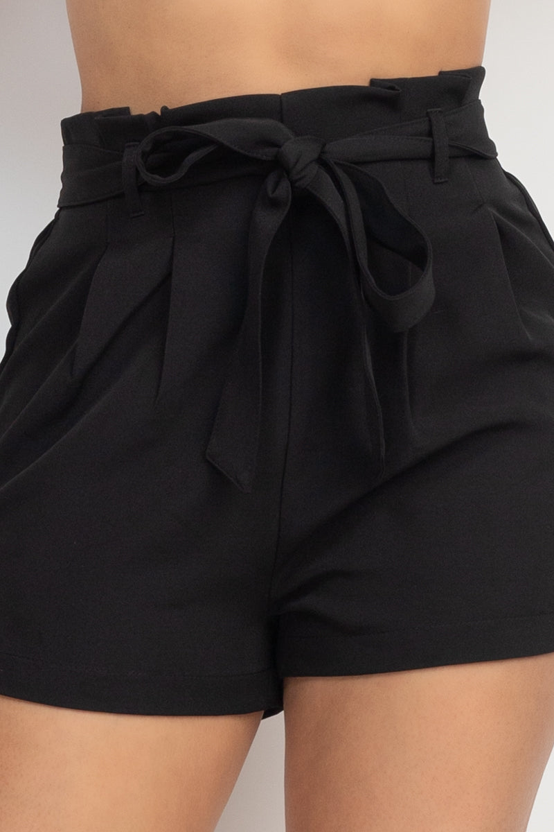 Short negro de vestir con moño en la cintura