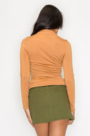Blusa ajustada con cuello drapeado