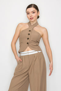 Chaleco cruzado sin mangas color taupe