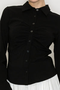 Camisa de manga larga con frunces y botones al frente