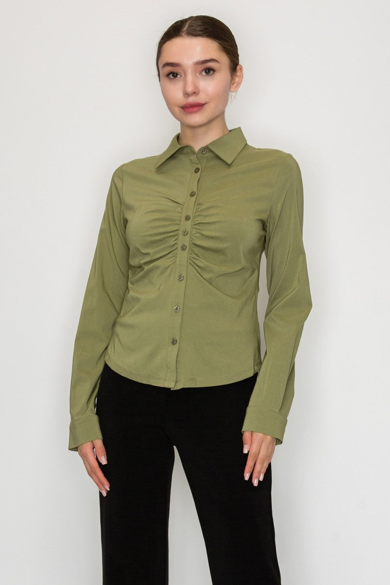Camisa de manga larga con frunces y botones al frente