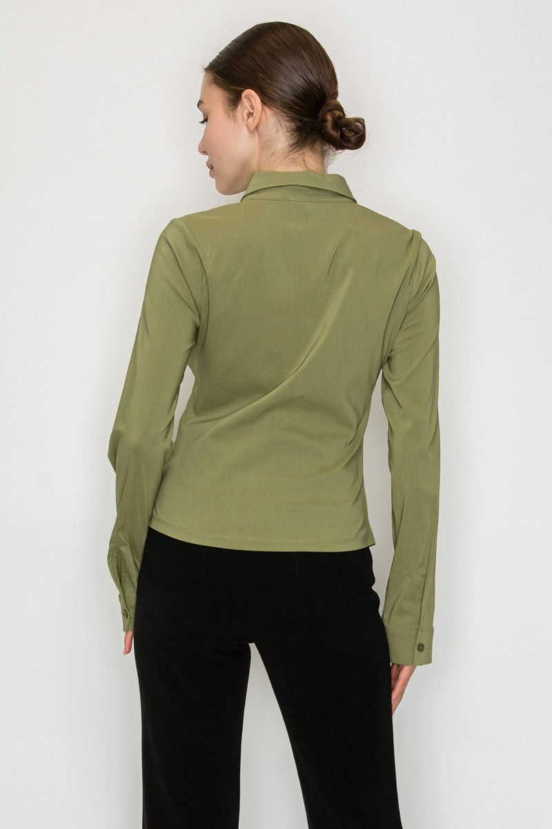Camisa de manga larga con frunces y botones al frente