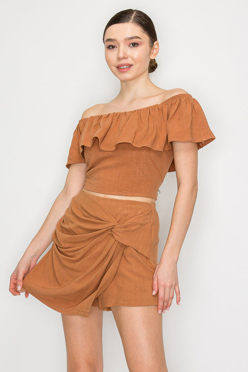 Conjunto con hombros descubiertos