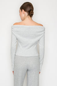 Blusa off shoulder manga larga