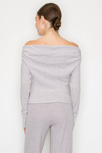 Blusa off shoulder manga larga