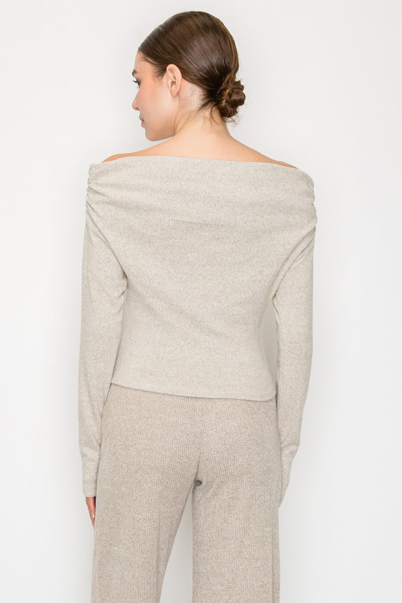 Blusa off shoulder manga larga