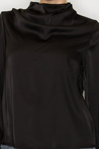 Blusa satinada negra de cuello drapeado
