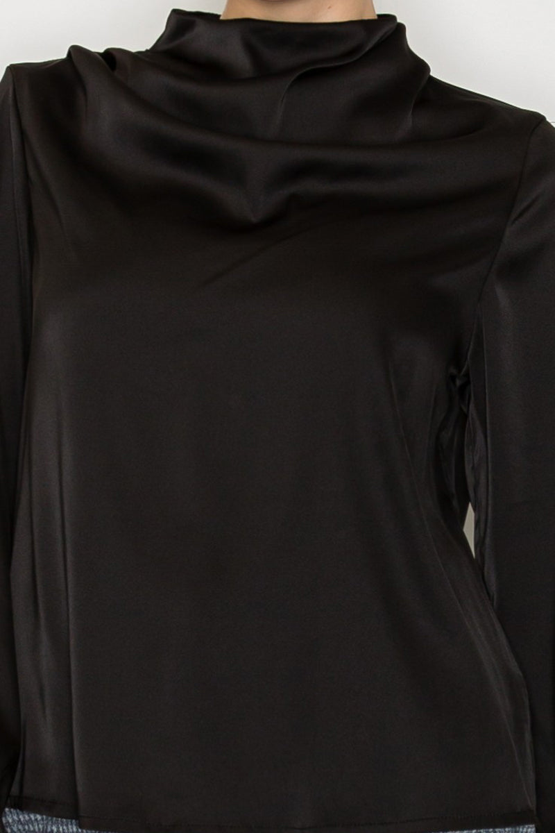 Blusa satinada negra de cuello drapeado