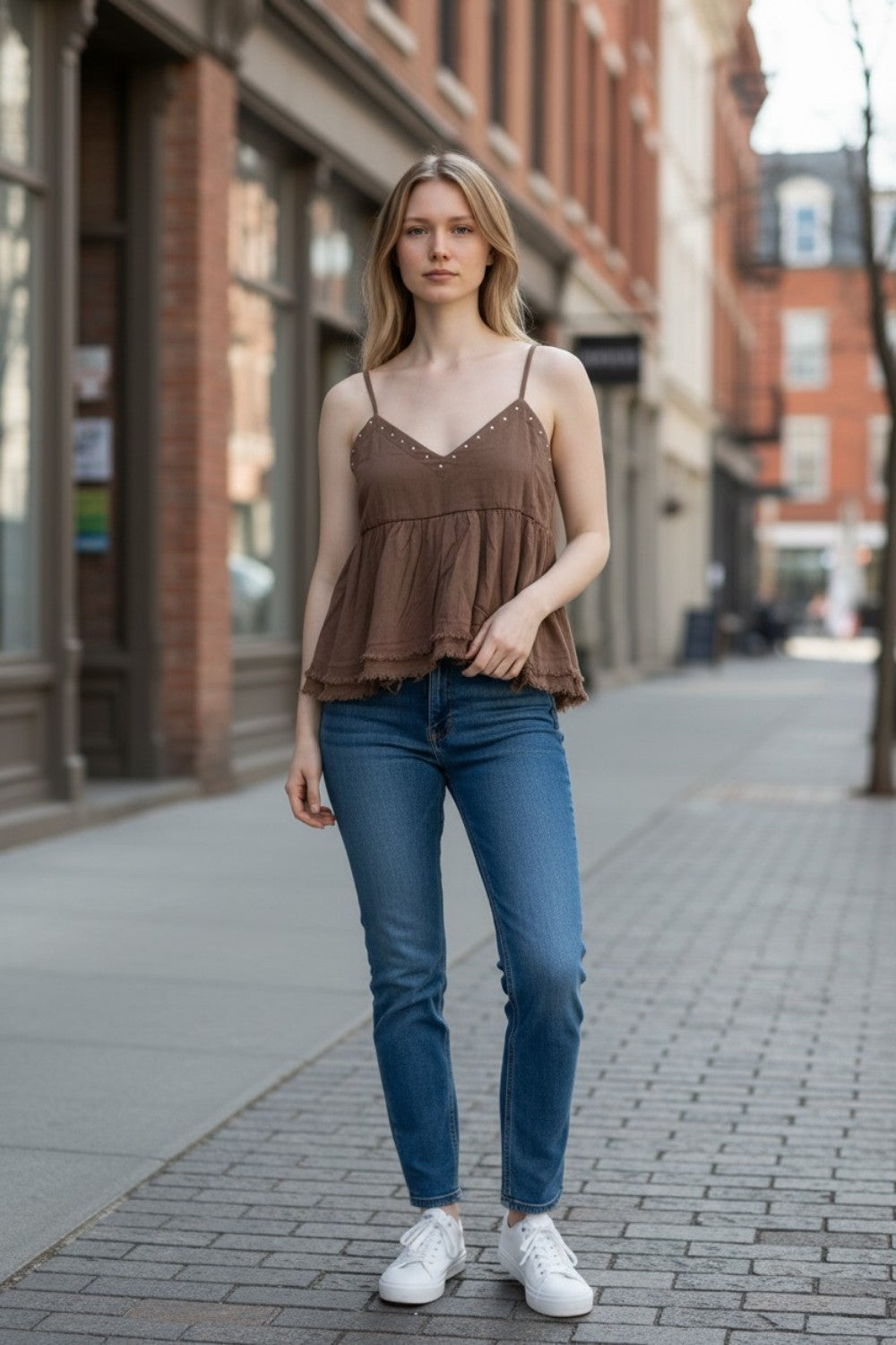 Blusa casual de tirantes con vuelo
