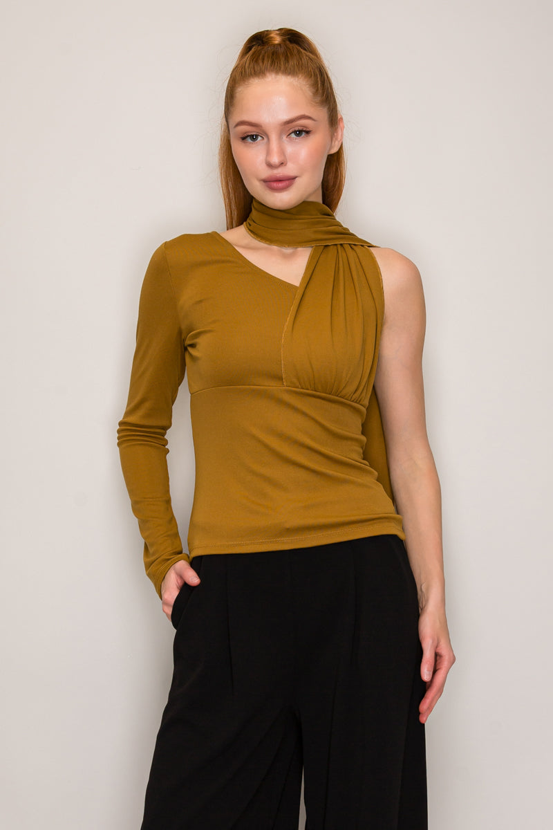 Blusa asimétrica de un hombro con bufanda