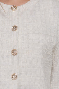 Saco corto con botones decorativos y textura tipo tweed