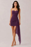 Vestido corto strapless con drapeado y caída asimétrica