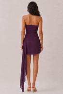 Vestido corto strapless con drapeado y caída asimétrica