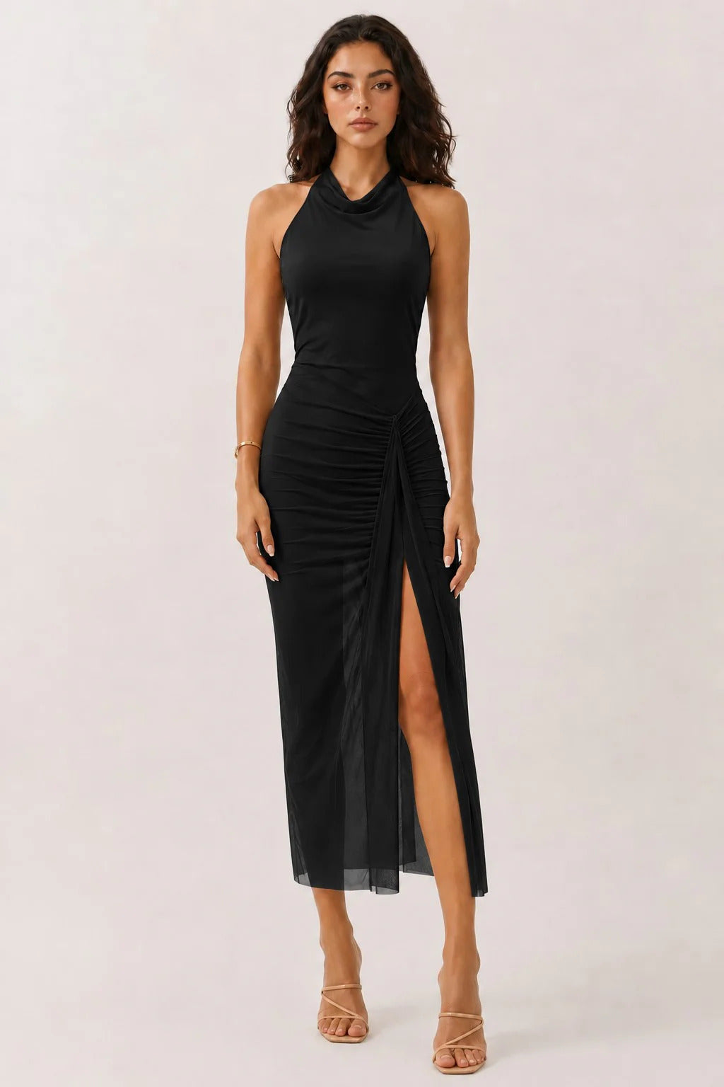 Vestido midi halter con drapeado y abertura lateral