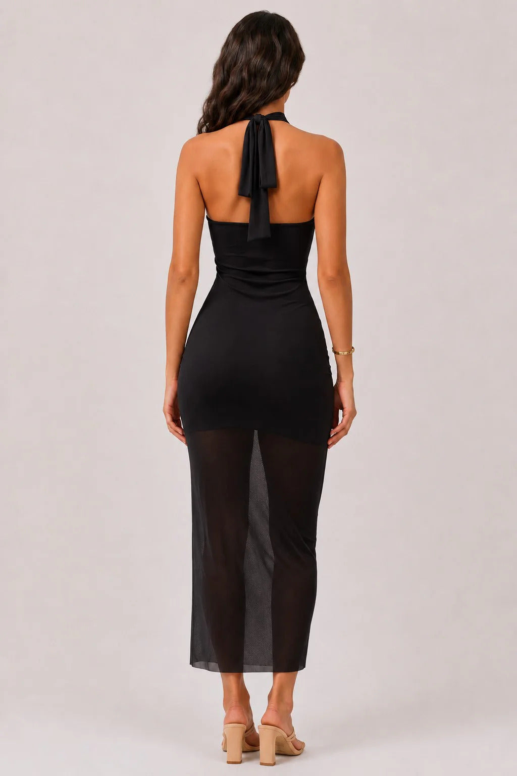 Vestido midi halter con drapeado y abertura lateral