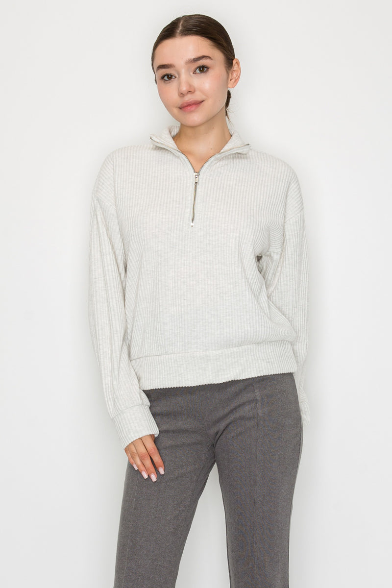 Sudadera casual beige con cierre corto