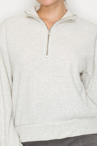 Sudadera casual beige con cierre corto