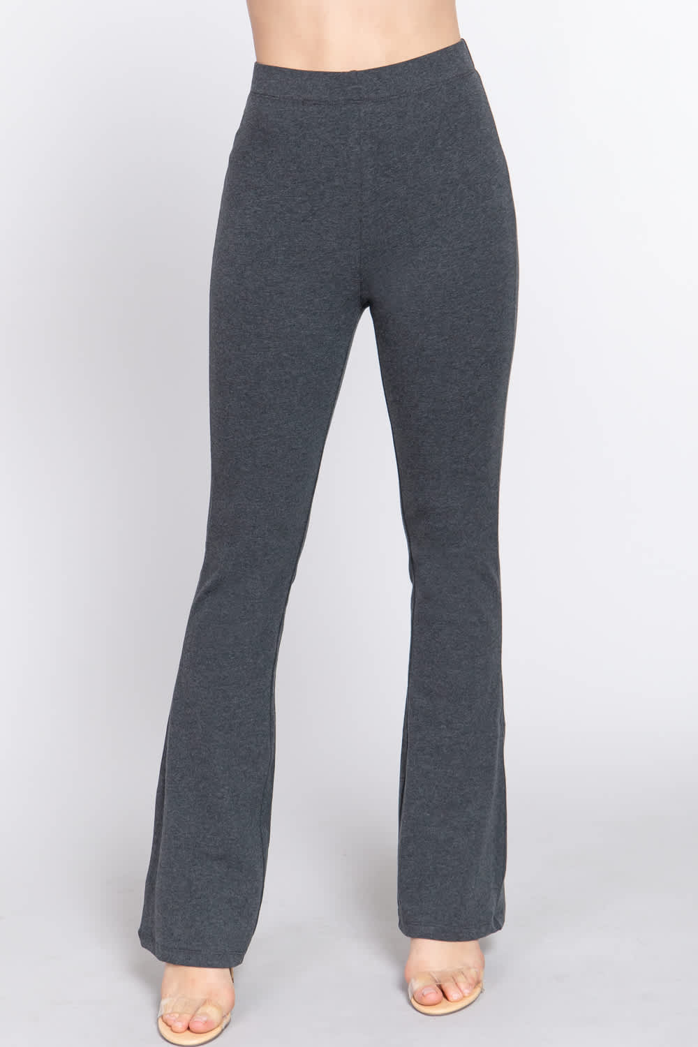 Pantalón acampanado negro básico