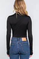 Blusa Negra Ajustada de Manga Larga con Cuello Alto