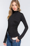 Blusa Negra Ajustada de Manga Larga con Cuello Alto
