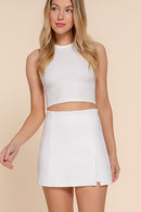 Falda Blanca con Apertura Frontal