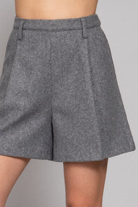 Short gris de lana con pinzas