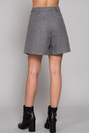 Short gris de lana con pinzas