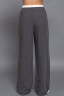 pantalón palazzo azul con pretina blanca