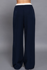 pantalón palazzo azul con pretina blanca
