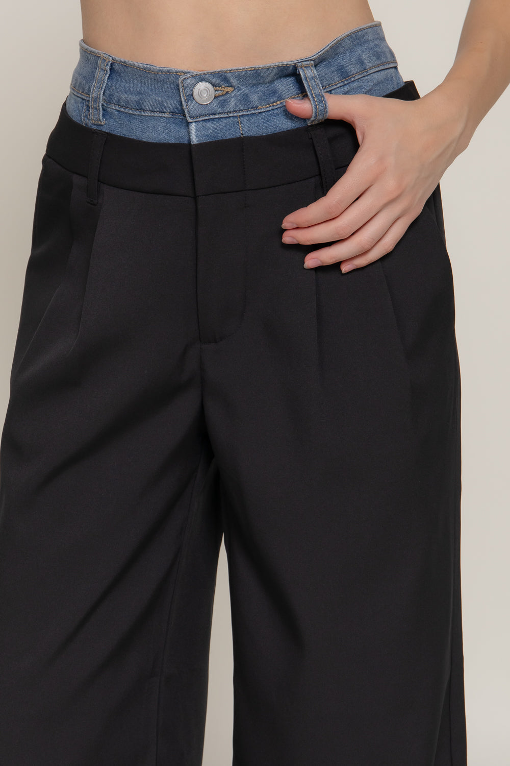 Pantalón negro ancho con cintura de mezclilla