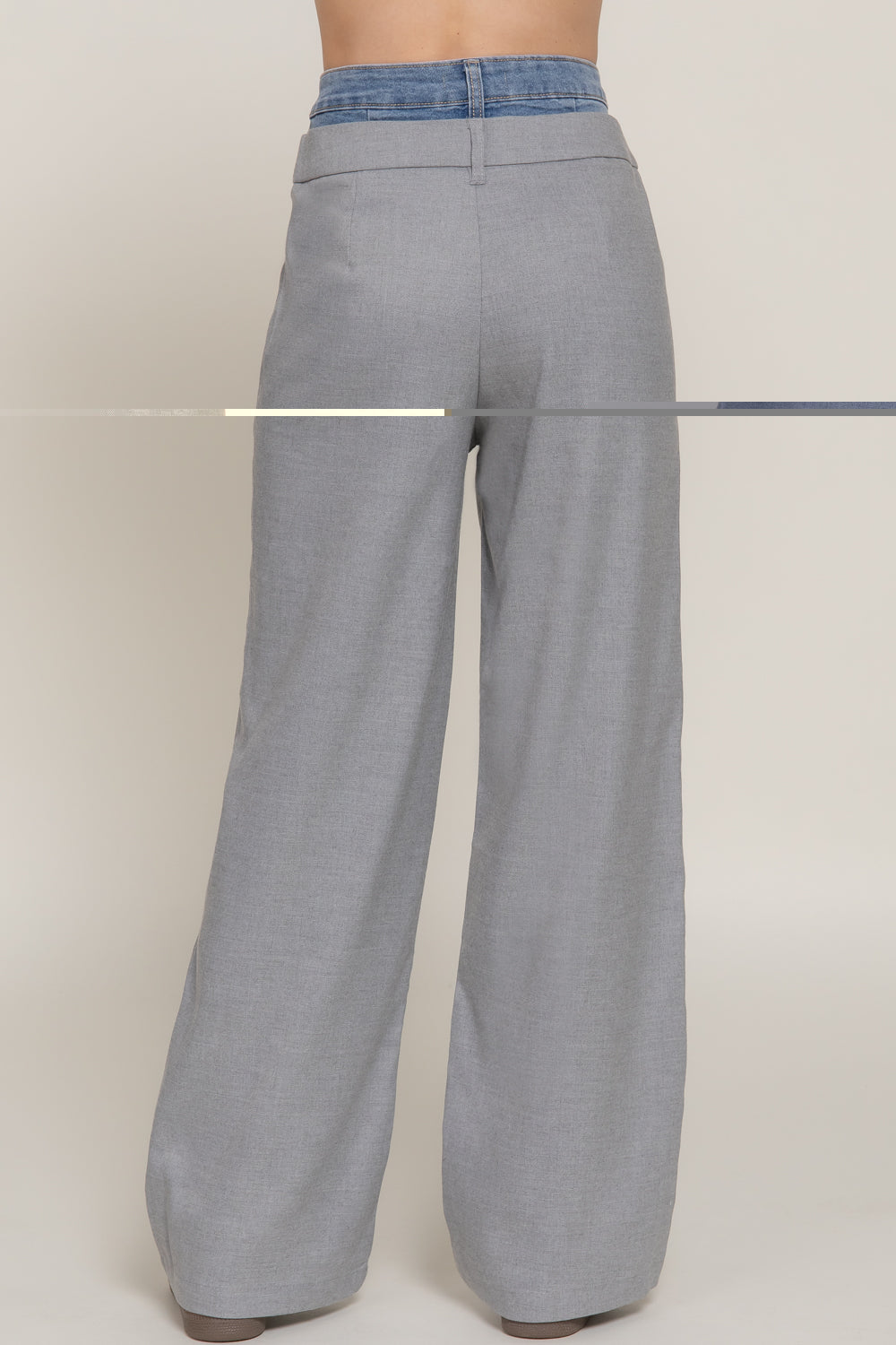 Pantalón beige con cintura de mezclilla