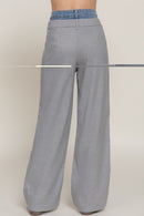 Pantalón beige con cintura de mezclilla