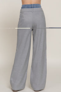 Pantalón beige con cintura de mezclilla