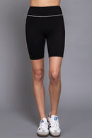 Short ciclista negro con vivos blancos