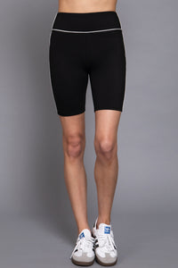 Short ciclista negro con vivos blancos