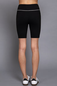 Short ciclista negro con vivos blancos